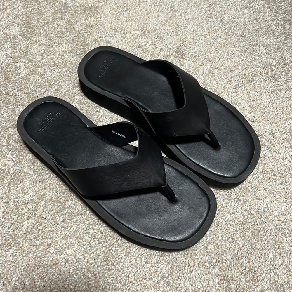 Abercrombie 90s flip flops